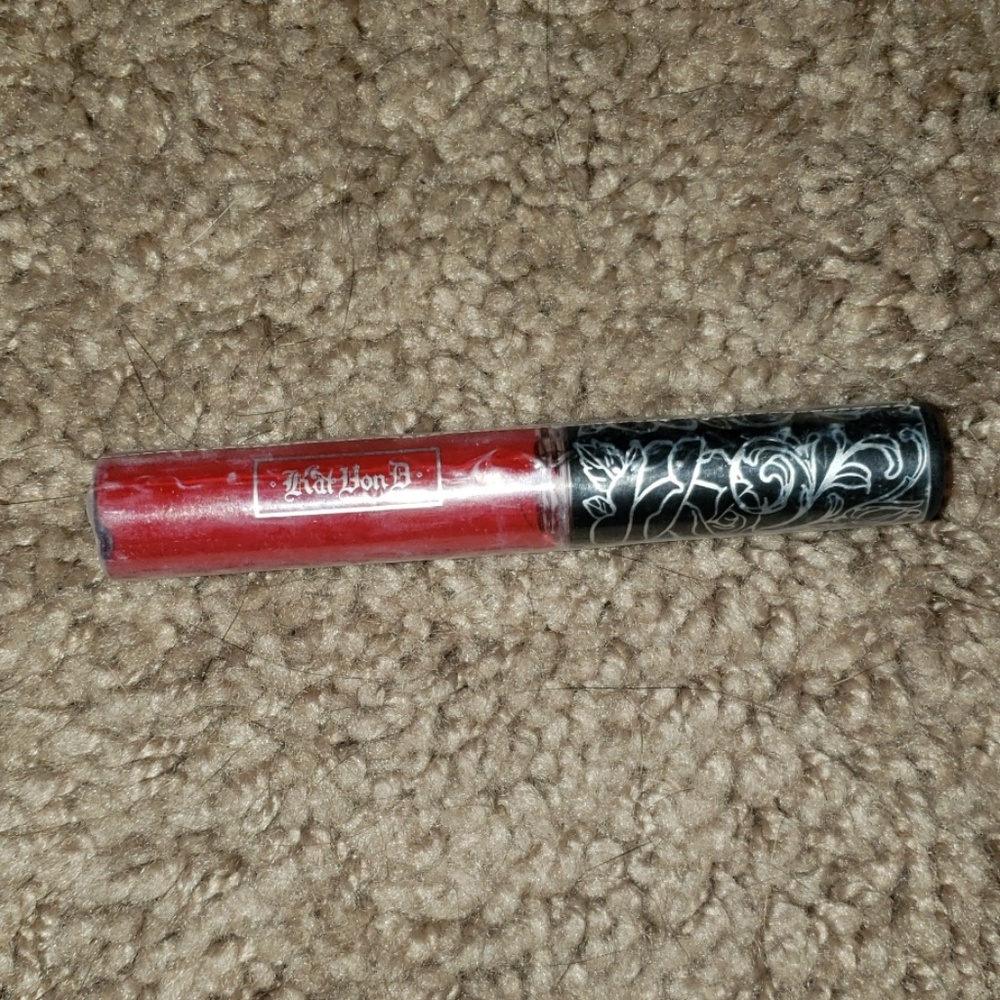 Kat von D outlaw lipstick